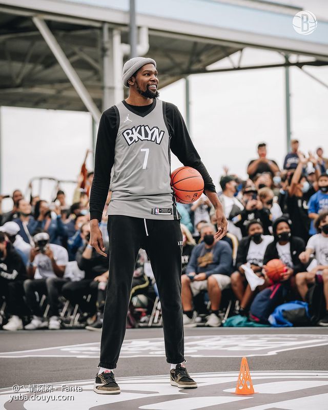 kaiyun 官网-关于多特蒙德训练开放日，今晚更衣室发声引欢呼，NBA季后赛在即，资深球员宣示担当的信息